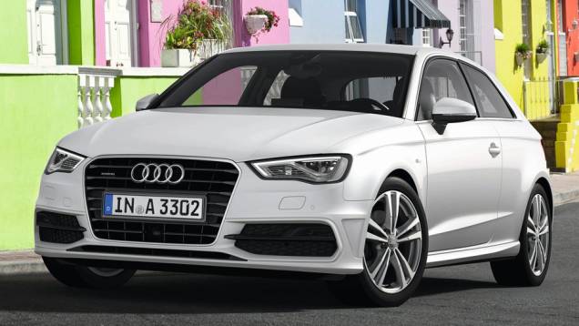 Audi A3: logo após se conhecerem, Grey dá o hatch a Ana para aposentar o antigo Fusca chamado Wanda | <a href="https://quatrorodas.abril.com.br/noticias/entretenimento/galeria-fotos-mostra-carros-50-tons-cinza-834960.shtml" rel="migration">Leia mais</a>