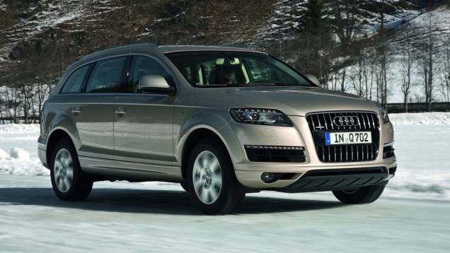 Audi Q7: veículo utilizado por Jason Taylor, segurança particular de Grey | <a href="https://quatrorodas.abril.com.br/noticias/entretenimento/galeria-fotos-mostra-carros-50-tons-cinza-834960.shtml" rel="migration">Leia mais</a> Audi Q7: veículo utilizado por Jason Taylor, segurança particular de Grey | <a href="https://quatrorodas.abril.com.br/noticias/entretenimento/galeria-fotos-mostra-carros-50-tons-cinza-834960.shtml" rel="migration">Leia mais</a>