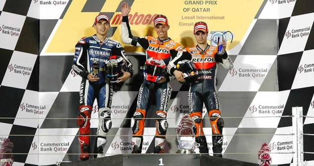 Pódio no Qatar: Casey Stoner em primeiro, Jorge Lorenzo na segunda colocação e Daniel Pedrosa em terceiro