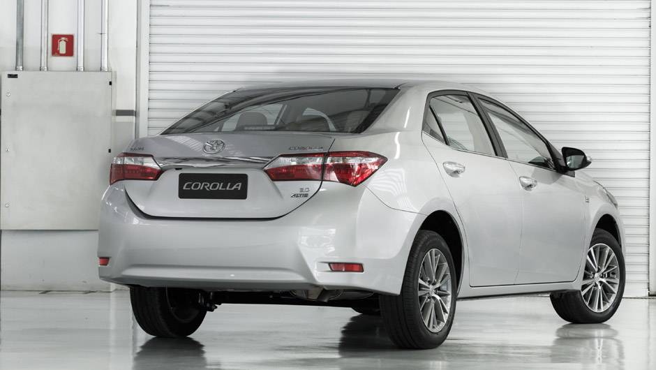 O design tamb&eacute;m evoluiu: ele tem linhas praticamente id&ecirc;nticas ao do modelo europeu | <a href="https://quatrorodas.abril.com.br/carros/lancamentos/novo-toyota-corolla-776356.shtml" rel="migration">Leia mais</a>