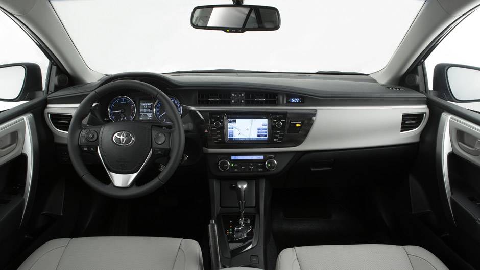 O interior da vers&atilde;o XEi tem couro cinza em vez de bege | <a href="https://quatrorodas.abril.com.br/carros/lancamentos/novo-toyota-corolla-776356.shtml" rel="migration">Leia mais</a>