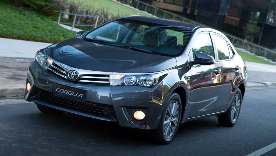 O carro desenvolve 144 cv com etanol e 139 cv com gasolina na vers&atilde;o 1.8 e 154 cv com etanol no 2.0| <a href="https://quatrorodas.abril.com.br/carros/lancamentos/novo-toyota-corolla-776356.shtml" rel="migration">Leia mais</a>