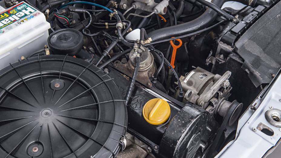 O motor 1.6 de 80 cv destoava da proposta esportiva | <a href="https://quatrorodas.abril.com.br/carros/classicos-brasileiros/volkswagen-gol-copa-790738.shtml" rel="migration">Leia mais</a>