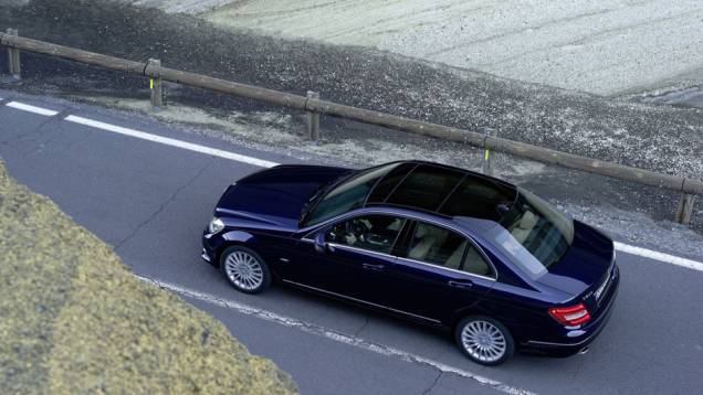 Em plena meia-idade da geração atual, o modelo muda design, motor e interior para encarar os novos rivais Em plena meia-idade da geração atual, o modelo muda design, motor e interior para encarar os novos rivais