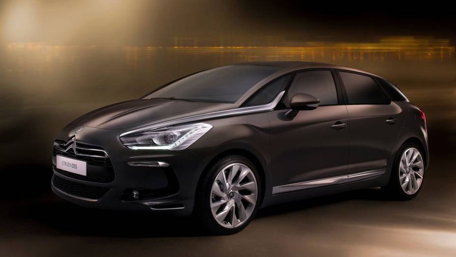 Citroën DS5 | <a href="http://quatrorodas.abril.com.br/salao-do-automovel/2012/carros/ds5-703947.shtml" rel="migration">Leia mais</a>