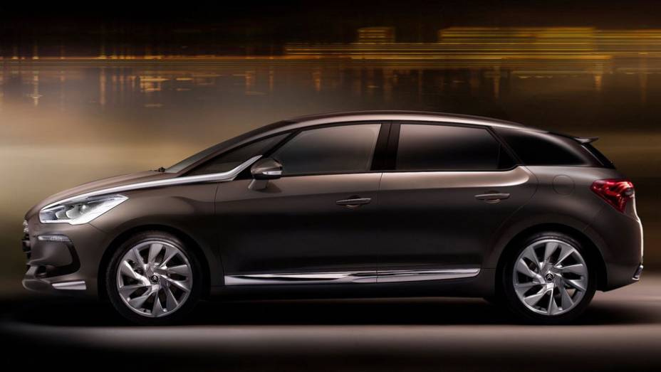 Citroën DS5 | <a href="http://quatrorodas.abril.com.br/salao-do-automovel/2012/carros/ds5-703947.shtml" rel="migration">Leia mais</a>