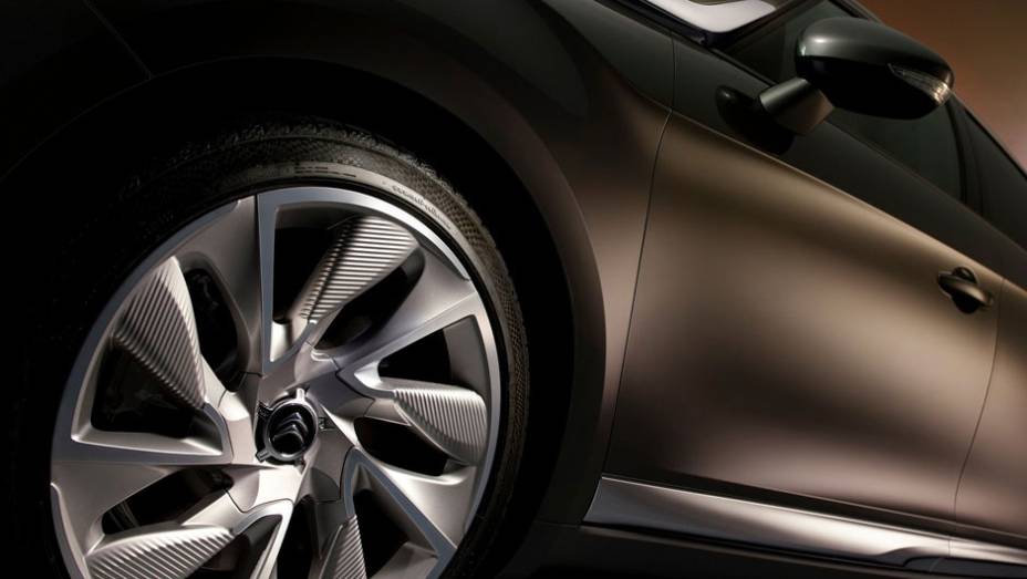 Citroën DS5 | <a href="http://quatrorodas.abril.com.br/salao-do-automovel/2012/carros/ds5-703947.shtml" rel="migration">Leia mais</a>
