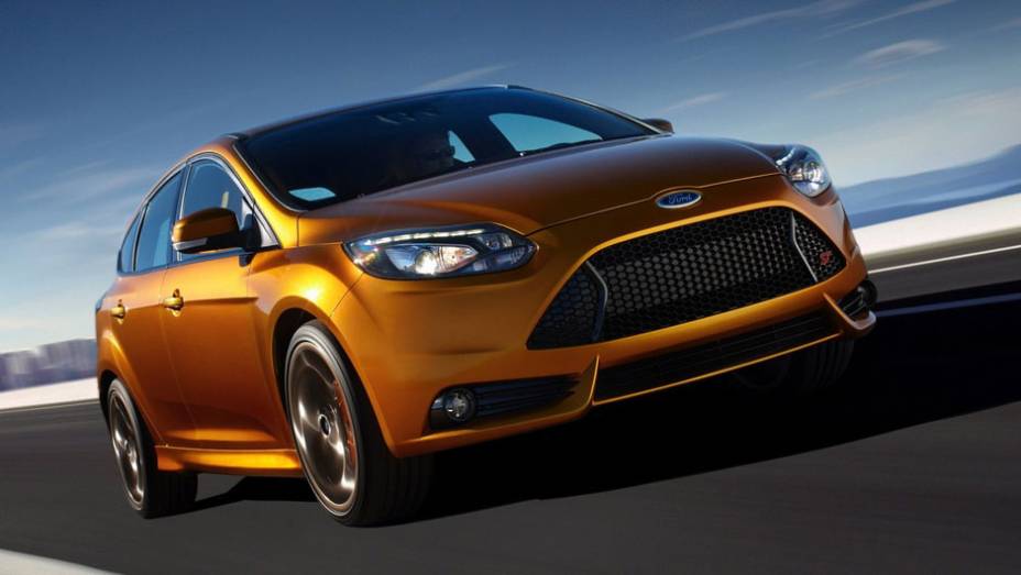 Versão esportiva do hatchback tem motor a gasolina 2.0 EcoBoost e 247 cv de potência - <a href="https://quatrorodas.abril.com.br/reportagens/salao/ford-focus-st-639743.shtml" rel="migration">Leia mais</a>