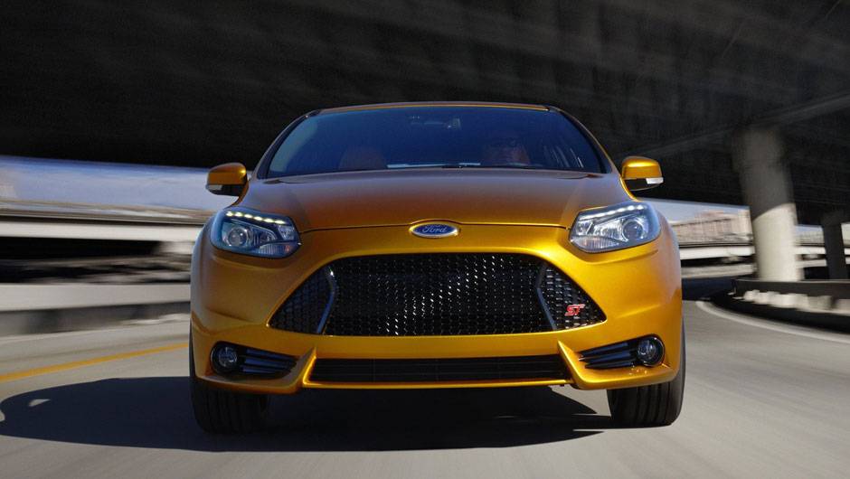 Vers&atilde;o esportiva do hatchback tem motor a gasolina 2.0 EcoBoost e 247 cv de pot&ecirc;ncia - <a href="https://quatrorodas.abril.com.br/reportagens/salao/ford-focus-st-639743.shtml" rel="migration">Leia mais</a>