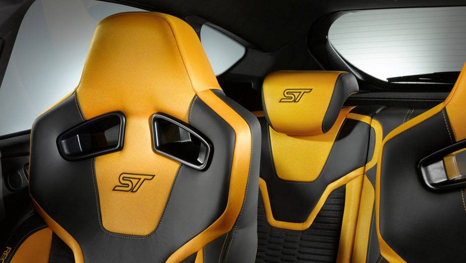 Vers&atilde;o esportiva do hatchback tem motor a gasolina 2.0 EcoBoost e 247 cv de pot&ecirc;ncia - <a href="https://quatrorodas.abril.com.br/reportagens/salao/ford-focus-st-639743.shtml" rel="migration">Leia mais</a>