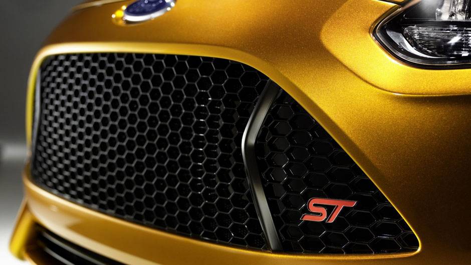 Vers&atilde;o esportiva do hatchback tem motor a gasolina 2.0 EcoBoost e 247 cv de pot&ecirc;ncia - <a href="https://quatrorodas.abril.com.br/reportagens/salao/ford-focus-st-639743.shtml" rel="migration">Leia mais</a>