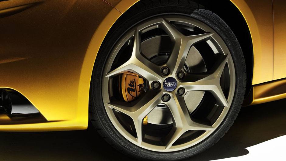 Vers&atilde;o esportiva do hatchback tem motor a gasolina 2.0 EcoBoost e 247 cv de pot&ecirc;ncia - <a href="https://quatrorodas.abril.com.br/reportagens/salao/ford-focus-st-639743.shtml" rel="migration">Leia mais</a>