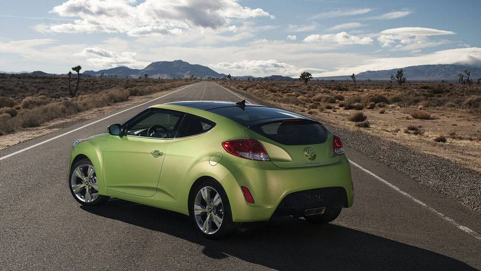 Modelo ousa no design e n&atilde;o possui concorrente direto | <a href="https://quatrorodas.abril.com.br/carros/lancamentos/hyundai-veloster-641581.shtml" rel="migration">Leia mais</a>