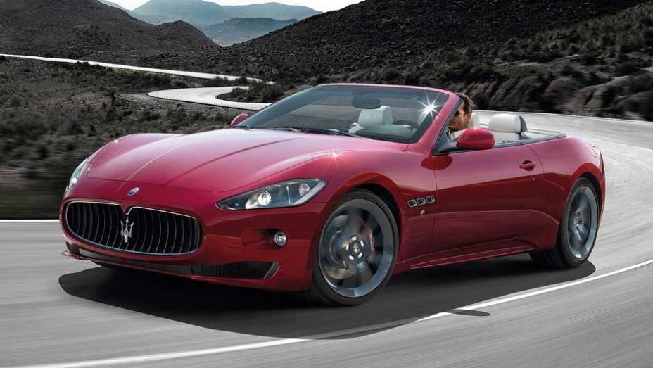 Conversível tem motor 4.7 V8 de 450 cv de potência <a href="https://quatrorodas.abril.com.br/noticias/maserati-lanca-grancabrio-sport-297006_p.shtml" target="_blank" rel="migration">Leia mais</a>