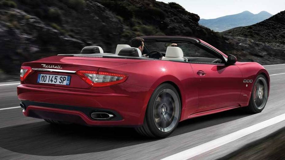 Conversível tem motor 4.7 V8 de 450 cv de potência <a href="https://quatrorodas.abril.com.br/noticias/maserati-lanca-grancabrio-sport-297006_p.shtml" target="_blank" rel="migration">Leia mais</a>