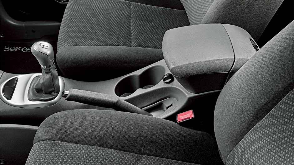 Minivan &eacute; o terceiro modelo da marca a desembarcar no Brasil. <a href="https://quatrorodas.abril.com.br/carros/lancamentos/jac-j6-635765.shtml" rel="migration">Leia mais</a>