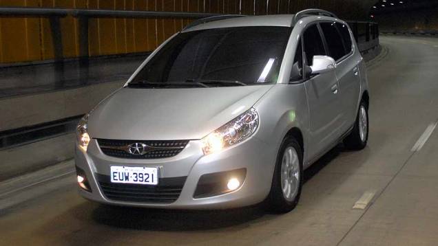 Minivan é o terceiro modelo da marca a desembarcar no Brasil. <a href="https://quatrorodas.abril.com.br/carros/lancamentos/jac-j6-635765.shtml" rel="migration">Leia mais</a>