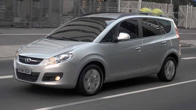 Minivan é o terceiro modelo da marca a desembarcar no Brasil. <a href="https://quatrorodas.abril.com.br/carros/lancamentos/jac-j6-635765.shtml" rel="migration">Leia mais</a>