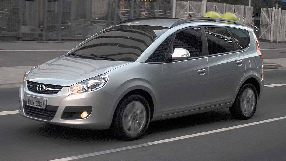Minivan &eacute; o terceiro modelo da marca a desembarcar no Brasil. <a href="https://quatrorodas.abril.com.br/carros/lancamentos/jac-j6-635765.shtml" rel="migration">Leia mais</a>