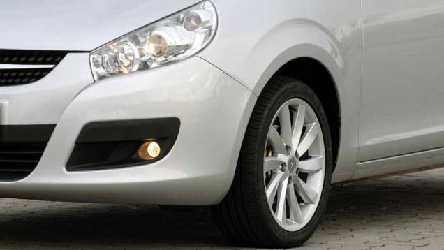Minivan é o terceiro modelo da marca a desembarcar no Brasil. <a href="https://quatrorodas.abril.com.br/carros/lancamentos/jac-j6-635765.shtml" rel="migration">Leia mais</a> Minivan é o terceiro modelo da marca a desembarcar no Brasil. <a href="https://quatrorodas.abril.com.br/carros/lancamentos/jac-j6-635765.shtml" rel="migration">Leia mais</a>