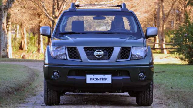 Modelo tem quatro opções de cor: branco e preto, prata e verde metálicas. <a href="https://quatrorodas.abril.com.br/noticias/nissan-frontier-attack-chega-ao-mercado-neste-mes-298506_p.shtml" rel="migration">Leia mais</a>