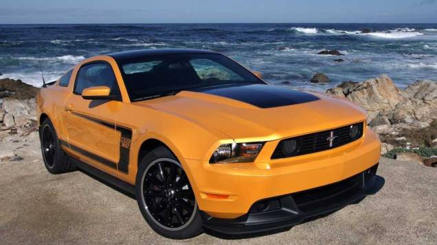 Ele foi inspirado no modelo de 1969 e conta com motor V8 5.0 de 444 cv. <a href="https://quatrorodas.abril.com.br/qr-tv/carros/ford-mustang-boss-302-2c9f94b431b3dda70131cf4f2ab7177f.shtml" rel="migration">Assista ao vídeo com o Mustang Boss 302</a> Ele foi inspirado no modelo de 1969 e conta com motor V8 5.0 de 444 cv. <a href="https://quatrorodas.abril.com.br/qr-tv/carros/ford-mustang-boss-302-2c9f94b431b3dda70131cf4f2ab7177f.shtml" rel="migration">Assista ao vídeo com o Mustang Boss 302</a>