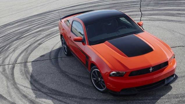 Ele foi inspirado no modelo de 1969 e conta com motor V8 5.0 de 444 cv. <a href="https://quatrorodas.abril.com.br/qr-tv/carros/ford-mustang-boss-302-2c9f94b431b3dda70131cf4f2ab7177f.shtml" rel="migration">Assista ao vídeo com o Mustang Boss 302</a>