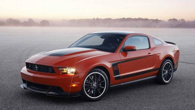 Ele foi inspirado no modelo de 1969 e conta com motor V8 5.0 de 444 cv. <a href="https://quatrorodas.abril.com.br/qr-tv/carros/ford-mustang-boss-302-2c9f94b431b3dda70131cf4f2ab7177f.shtml" rel="migration">Assista ao vídeo com o Mustang Boss 302</a> Ele foi inspirado no modelo de 1969 e conta com motor V8 5.0 de 444 cv. <a href="https://quatrorodas.abril.com.br/qr-tv/carros/ford-mustang-boss-302-2c9f94b431b3dda70131cf4f2ab7177f.shtml" rel="migration">Assista ao vídeo com o Mustang Boss 302</a>