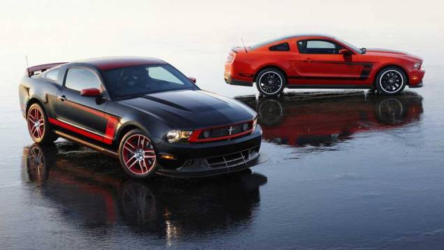 Versão Laguna Seca conta com spoiler dianteiro e santantonio no lugar do banco traseiro. <a href="https://quatrorodas.abril.com.br/qr-tv/carros/ford-mustang-boss-302-2c9f94b431b3dda70131cf4f2ab7177f.shtml" rel="migration">Assista ao vídeo com o Mustang Boss 302</a>