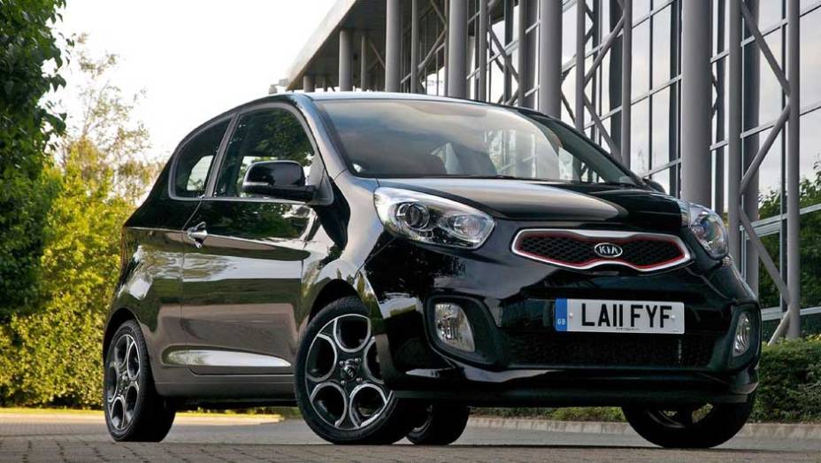 Versão do compacto estará disponível em setembro na Europa. <a href="https://quatrorodas.abril.com.br/noticias/kia-apresenta-picanto-portas-298647_p.shtml" rel="migration">Leia mais</a>