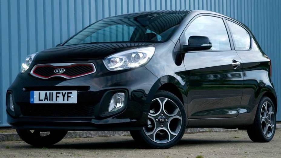 Versão do compacto estará disponível em setembro na Europa. <a href="https://quatrorodas.abril.com.br/noticias/kia-apresenta-picanto-portas-298647_p.shtml" rel="migration">Leia mais</a>