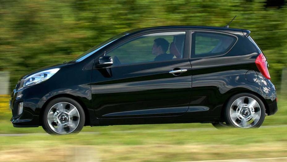 Versão do compacto estará disponível em setembro na Europa. <a href="https://quatrorodas.abril.com.br/noticias/kia-apresenta-picanto-portas-298647_p.shtml" rel="migration">Leia mais</a>