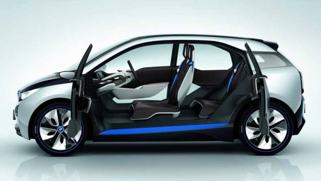 Compacto de quatro lugares, modelo inaugura a submarca de veículos elétricos da BMW. <a href="https://quatrorodas.abril.com.br/noticias/sustentabilidade-bmw-revela-detalhes-divisao-eletrica-i-natali-chiconi-297169_p.shtml" rel="migration">Leia mais</a>