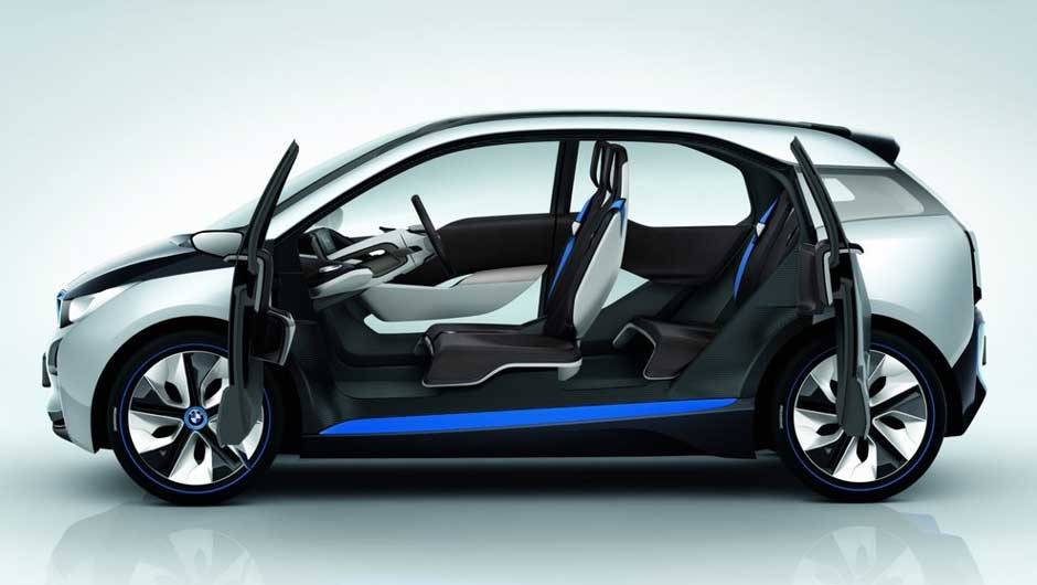 Compacto de quatro lugares, modelo inaugura a submarca de ve&iacute;culos el&eacute;tricos da BMW. <a href="https://quatrorodas.abril.com.br/noticias/sustentabilidade-bmw-revela-detalhes-divisao-eletrica-i-natali-chiconi-297169_p.shtml" rel="migration">Leia mais</a>