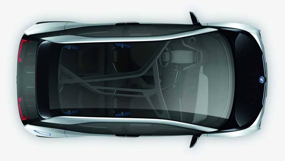 Compacto de quatro lugares, modelo inaugura a submarca de ve&iacute;culos el&eacute;tricos da BMW. <a href="https://quatrorodas.abril.com.br/noticias/sustentabilidade-bmw-revela-detalhes-divisao-eletrica-i-natali-chiconi-297169_p.shtml" rel="migration">Leia mais</a>