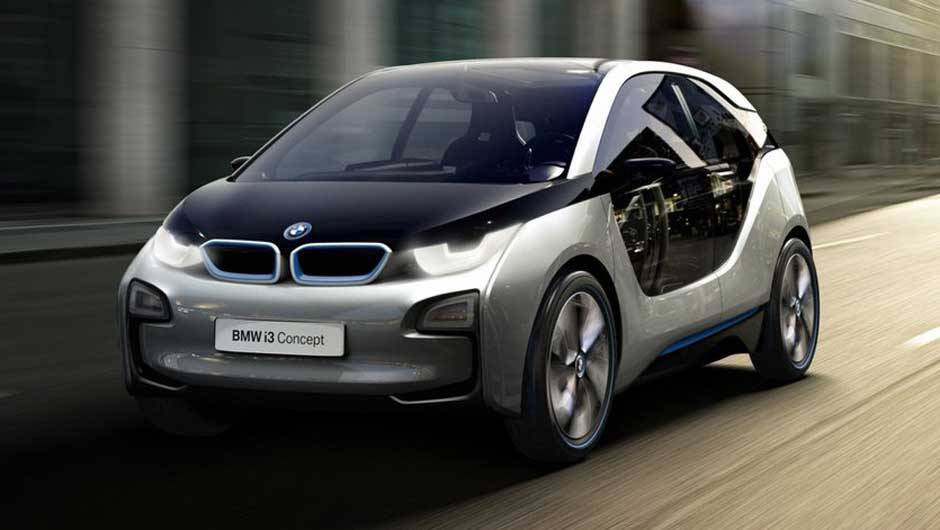 Compacto de quatro lugares, modelo inaugura a submarca de ve&iacute;culos el&eacute;tricos da BMW. <a href="https://quatrorodas.abril.com.br/noticias/sustentabilidade-bmw-revela-detalhes-divisao-eletrica-i-natali-chiconi-297169_p.shtml" rel="migration">Leia mais</a>