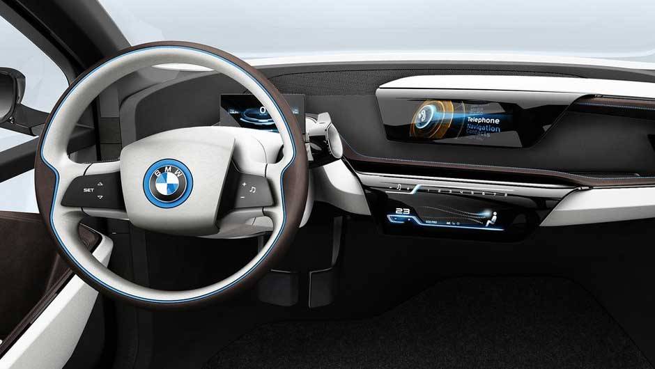 Compacto de quatro lugares, modelo inaugura a submarca de ve&iacute;culos el&eacute;tricos da BMW. <a href="https://quatrorodas.abril.com.br/noticias/sustentabilidade-bmw-revela-detalhes-divisao-eletrica-i-natali-chiconi-297169_p.shtml" rel="migration">Leia mais</a>