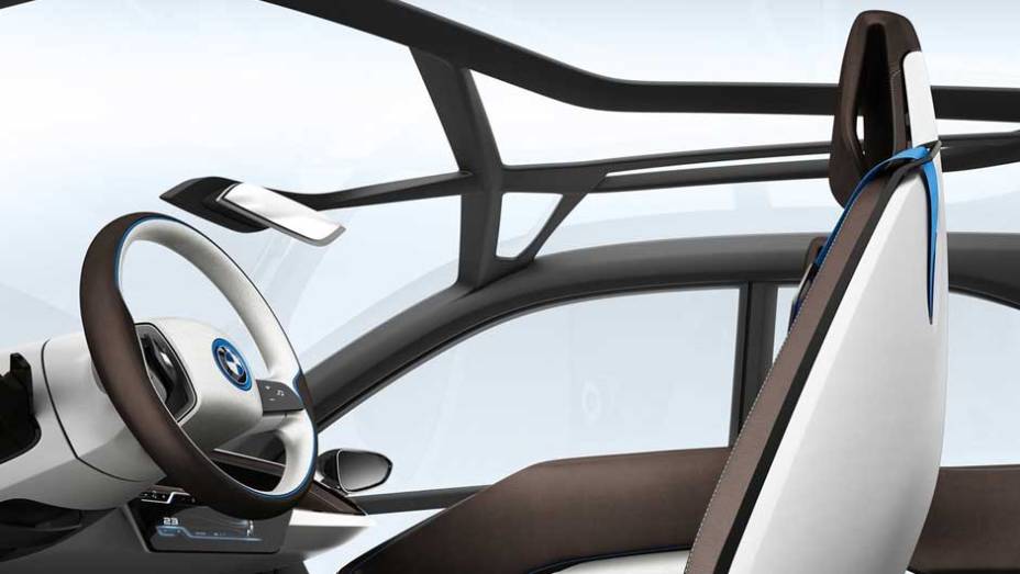 Compacto de quatro lugares, modelo inaugura a submarca de veículos elétricos da BMW. <a href="https://quatrorodas.abril.com.br/noticias/sustentabilidade-bmw-revela-detalhes-divisao-eletrica-i-natali-chiconi-297169_p.shtml" rel="migration">Leia mais</a>