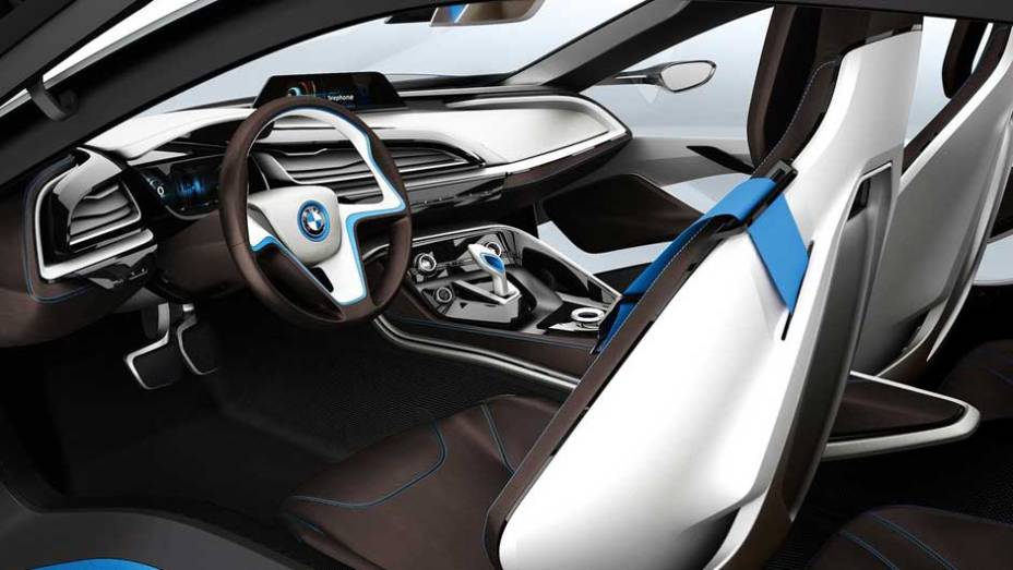 Esportivo de linhas futuristas, ele inaugura a divisão "i" de carros elétricos da BMW. <a href="https://quatrorodas.abril.com.br/noticias/sustentabilidade-bmw-revela-detalhes-divisao-eletrica-i-natali-chiconi-297169_p.shtml" rel="migration">Leia mais</a>