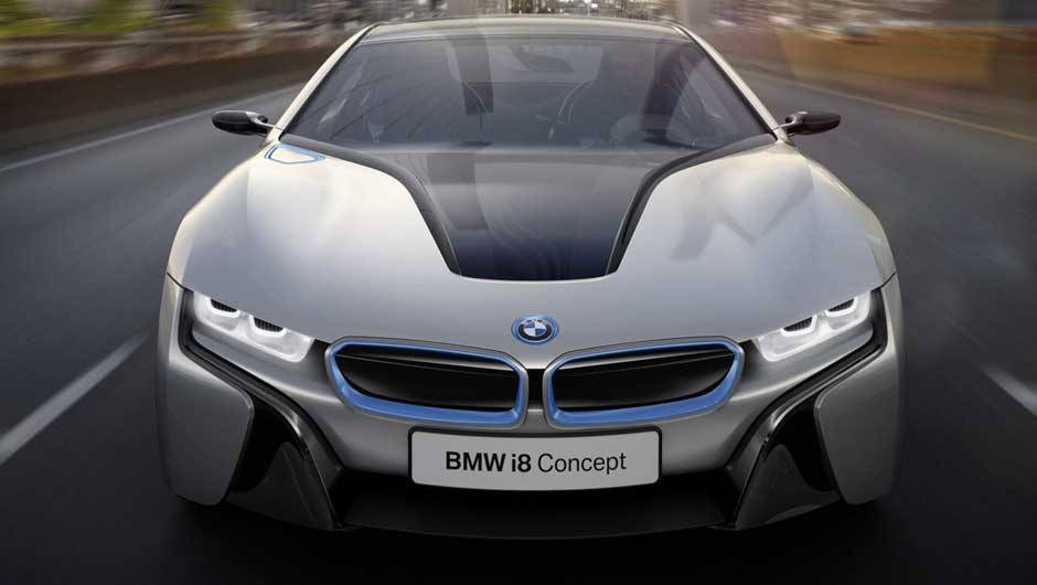 Esportivo de linhas futuristas, ele inaugura a divis&atilde;o "i" de carros el&eacute;tricos da BMW. <a href="https://quatrorodas.abril.com.br/noticias/sustentabilidade-bmw-revela-detalhes-divisao-eletrica-i-natali-chiconi-297169_p.shtml" rel="migration">Leia mais</a>