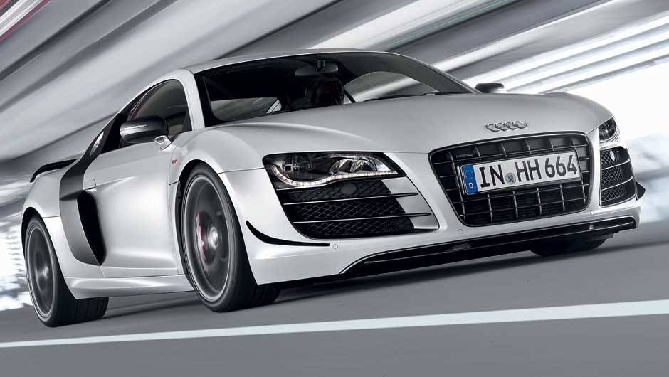 O superesportivo &eacute; inspirado nos b&oacute;lidos de competi&ccedil;&atilde;o. <a href="https://quatrorodas.abril.com.br/noticias/audi-lanca-seu-primeiro-carro-r-1-milhao-brasil-299224_p.shtml" rel="migration">Leia mais</a>