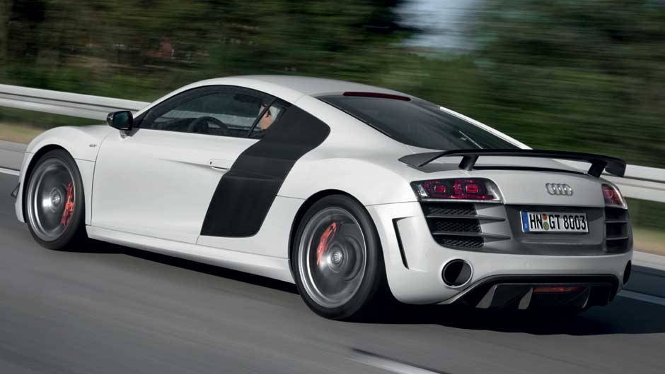No Brasil, apenas tr&ecirc;s felizardos poder&atilde;o ter um R8 GT na garagem. <a href="https://quatrorodas.abril.com.br/noticias/audi-lanca-seu-primeiro-carro-r-1-milhao-brasil-299224_p.shtml" rel="migration">Leia mais</a>