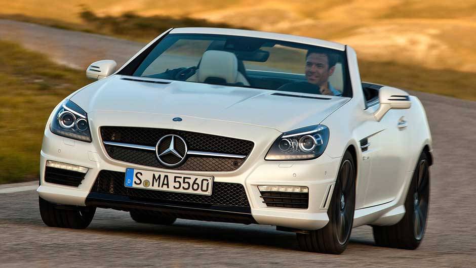 Convers&iacute;vel tem visual cl&aacute;ssico. <a href="https://quatrorodas.abril.com.br/noticias/mercedes-revela-versao-mais-potente-slk-55-amg-299394_p.shtml" rel="migration">Leia mais</a>