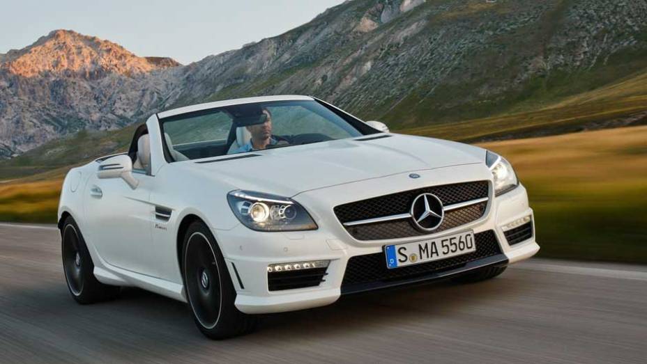 Kit aerodinâmico da AMG dá um visual ainda mais agressivo ao SLK. <a href="https://quatrorodas.abril.com.br/noticias/mercedes-revela-versao-mais-potente-slk-55-amg-299394_p.shtml" rel="migration">Leia mais</a>