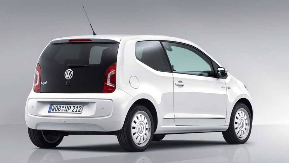 O pequeno Volks será feito no Brasil em 2014 e vai ganhar motorização flex. <a href="https://quatrorodas.abril.com.br/noticias/fabrincantes-volkswagem-mostra-detalhes-up-299370_p.shtml" rel="migration">Leia mais</a>