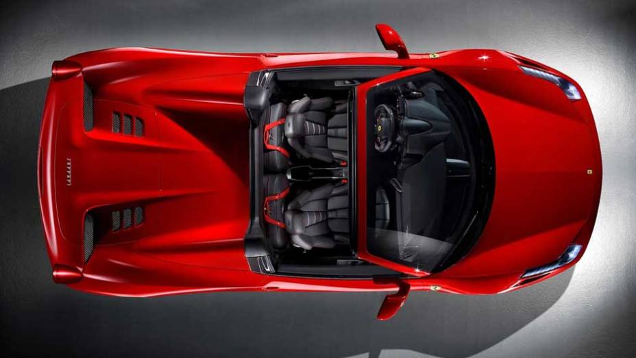 Esportivo atinge velocidade máxima de 320 km/h | <a href="https://quatrorodas.abril.com.br/noticias/ferrari-revela-detalhes-458-italia-spider-299554_p.shtml" rel="migration">Leia mais</a>