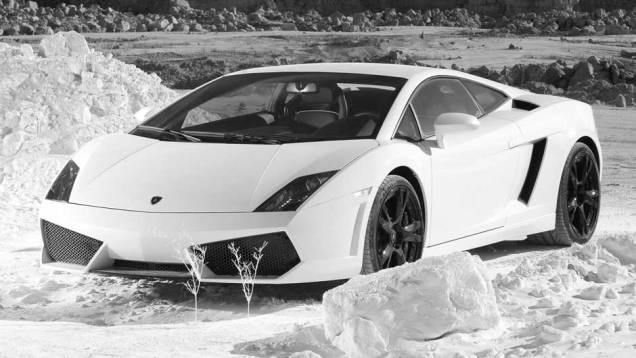 Velocidade máxima do Gallardo LP 560-4 é de 325 km/h | <a href="https://quatrorodas.abril.com.br/noticias/lamborghini-ira-exibir-gallardo-lp-560-4-sao-paulo-299619_p.shtml" rel="migration">Leia mais</a>