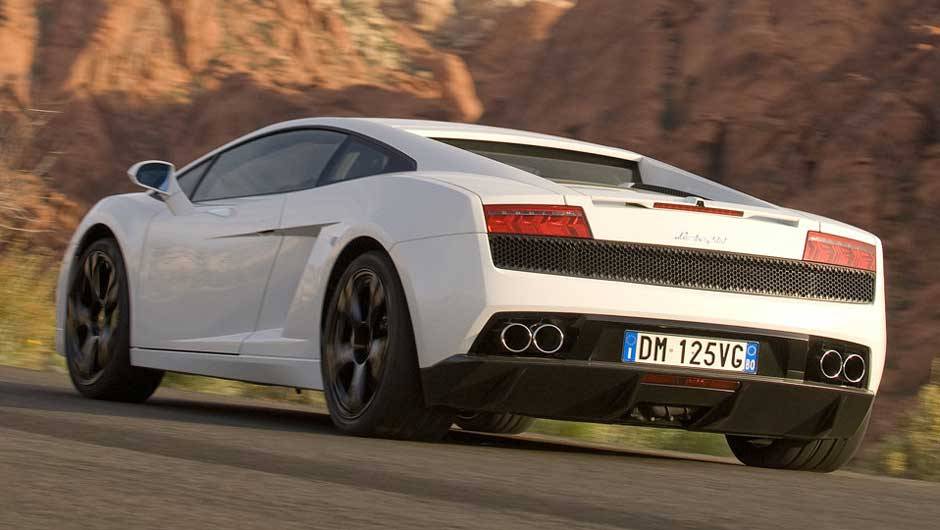Freios de alto desempenho e controles eletr&ocirc;nicos d&atilde;o estabilidade ao esportivo | <a href="https://quatrorodas.abril.com.br/noticias/lamborghini-ira-exibir-gallardo-lp-560-4-sao-paulo-299619_p.shtml" rel="migration">Leia mais</a>