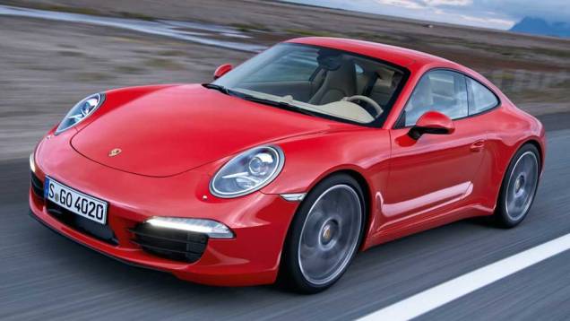 Esportivo passou por redesenho, mas manteve elementos visuais | <a href="https://quatrorodas.abril.com.br/carros/lancamentos/porsche-911-carrera-carrera-s-2012-637431.shtml" rel="migration">Leia mais</a>