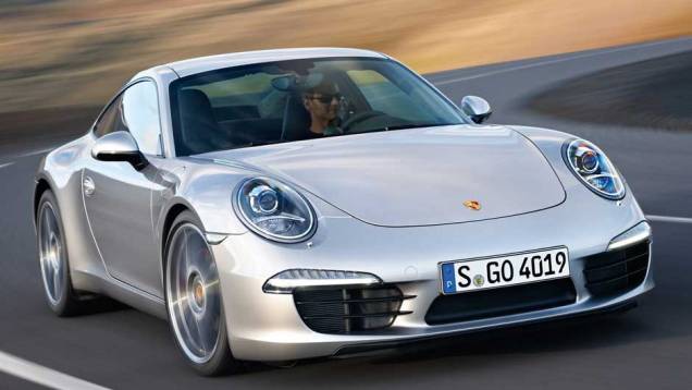 Versão Carrera S também foi divulgado pela Porsche | <a href="https://quatrorodas.abril.com.br/carros/lancamentos/porsche-911-carrera-carrera-s-2012-637431.shtml" rel="migration">Leia mais</a>